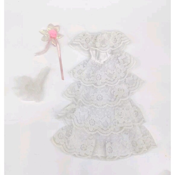 Vintage 1990 The Bridal Collection Barbie Wedding Dress Bouquet Vale #779 Mattel - Picture 2 of 15